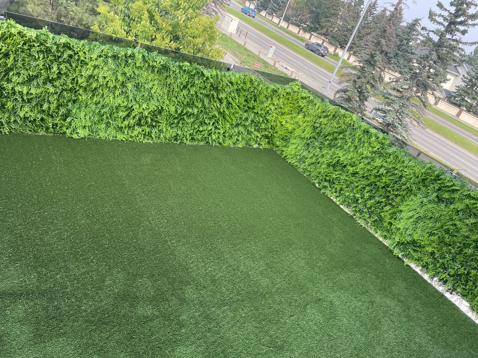 Two-tone artificial turf with stone steps